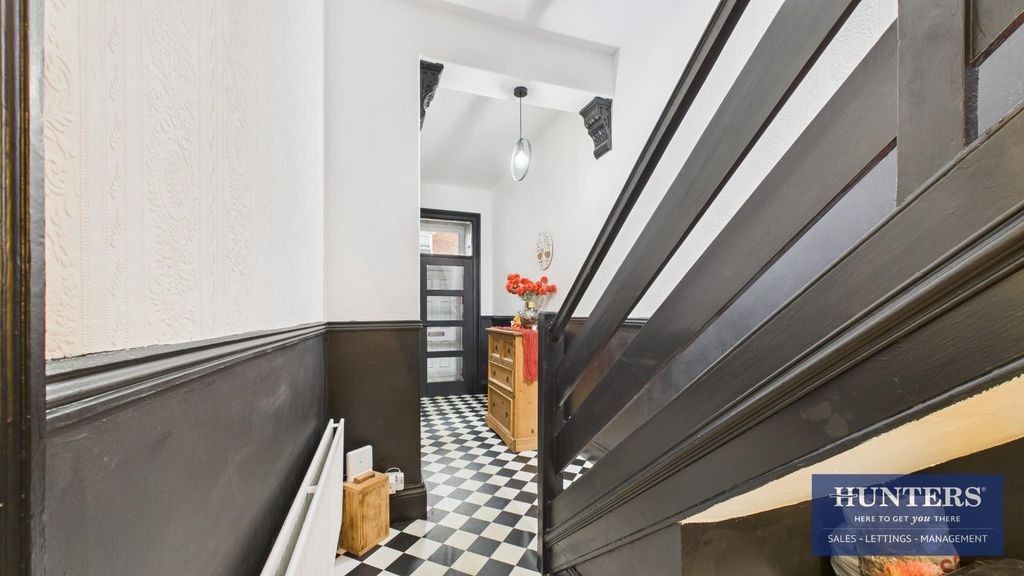 Property photo 3 of 17 Hallway