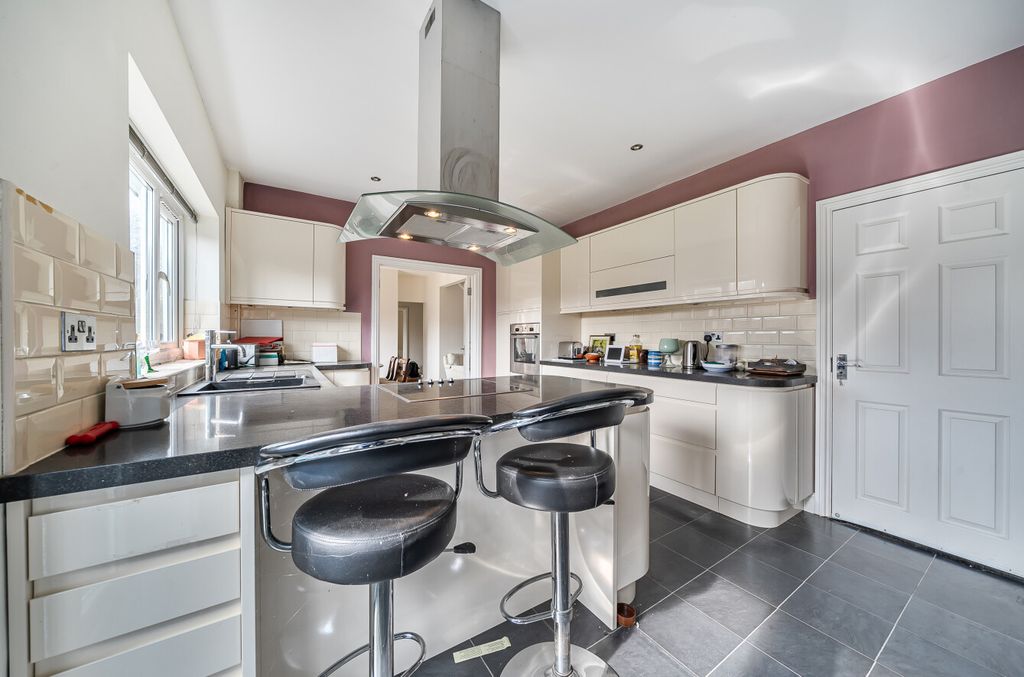 Property photo 3 of 21 1431449-9-69c18Ae...