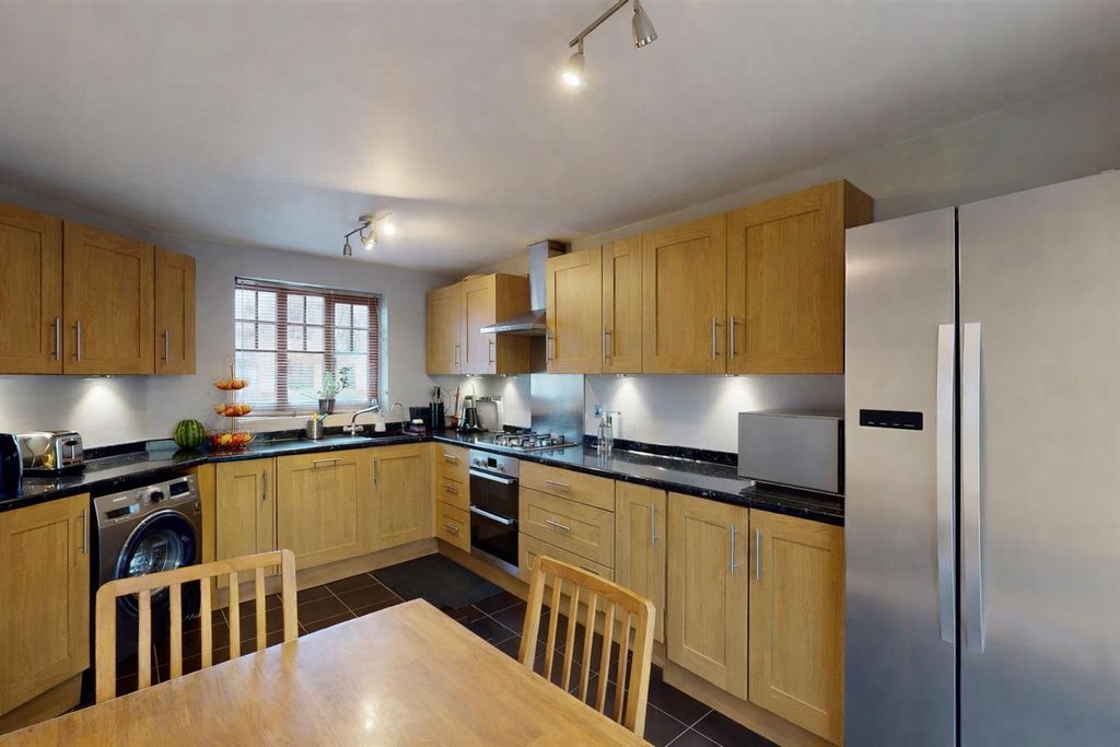 Property photo 2 of 26 F6244C60-C5A1-4839-B5CD-7Cbf4870339C.Png