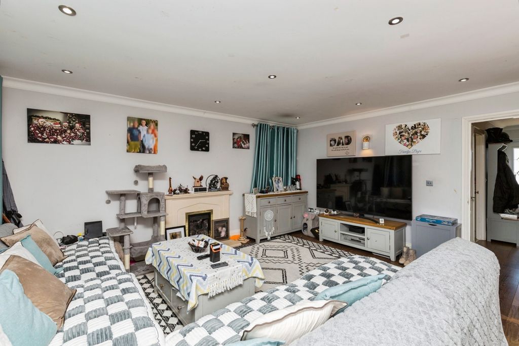 Property photo 2 of 17 Pbox-Img.Jpg
