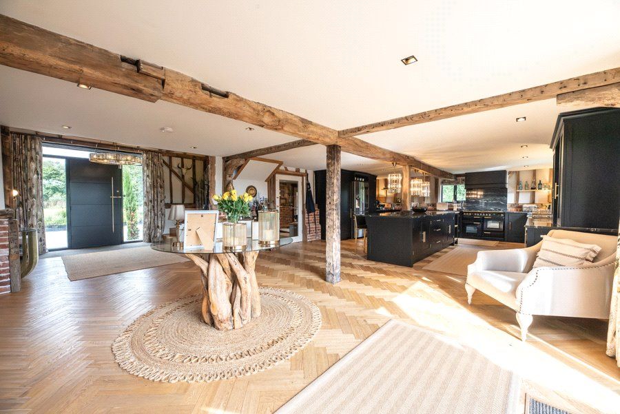 Property photo 2 of 25 Entrance Hall