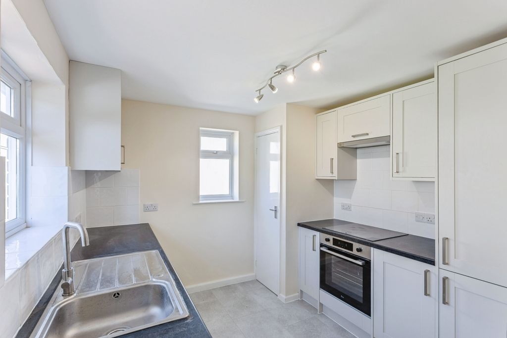 Property photo 2 of 12 Kitchen