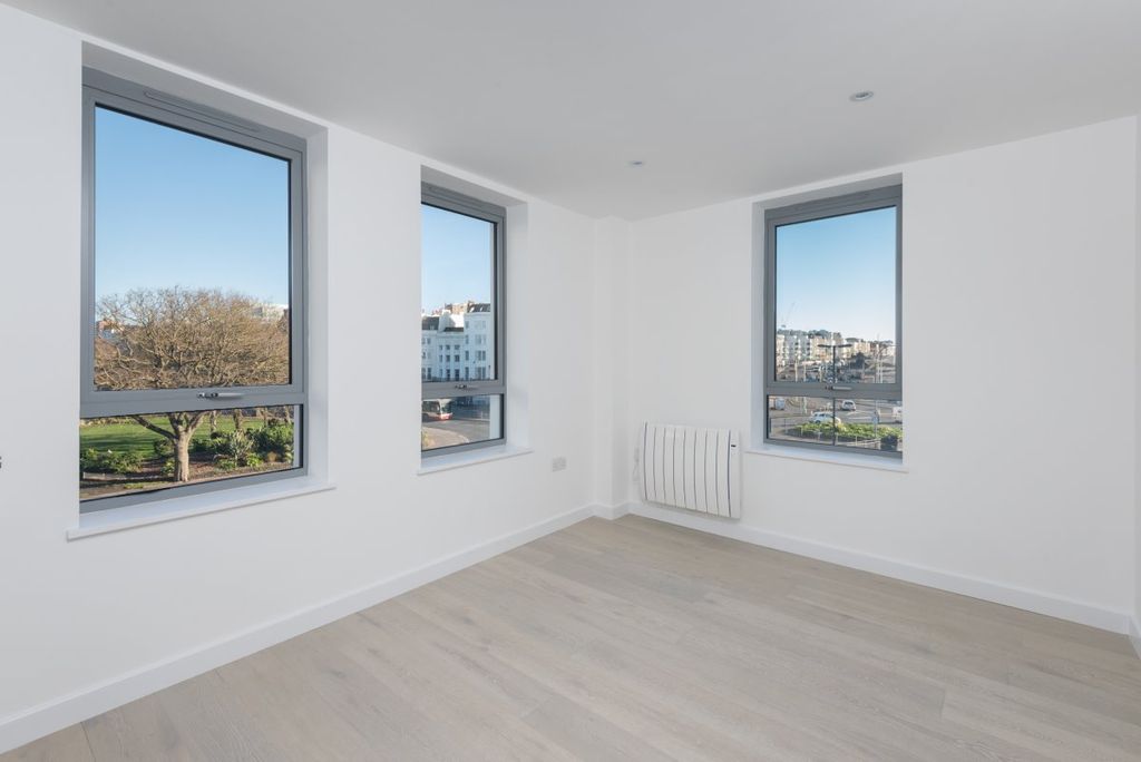 Property photo 3 of 6