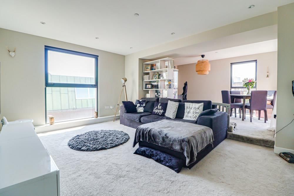 Property photo 1 of 10 Living Room