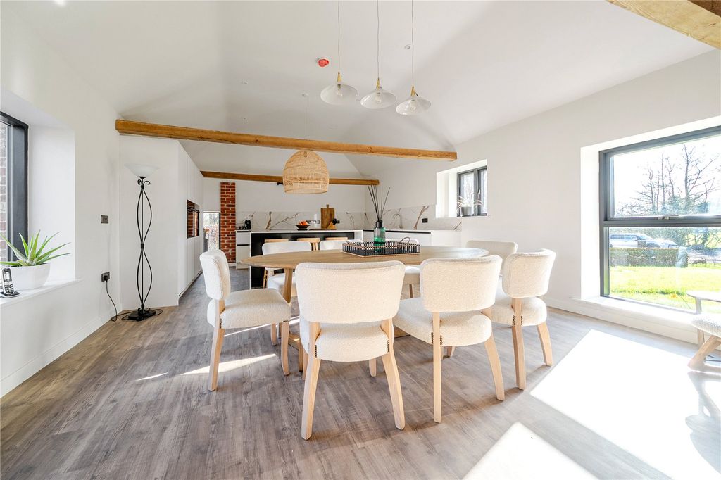 Property photo 2 of 9 Picture No. 30