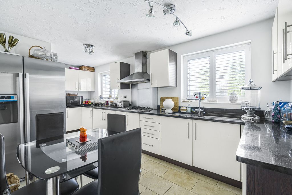 Property photo 3 of 21