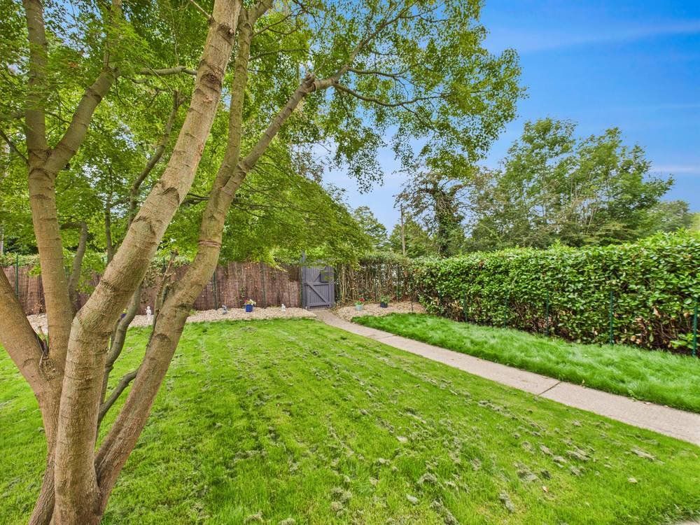 Property photo 2 of 14 Front Garden