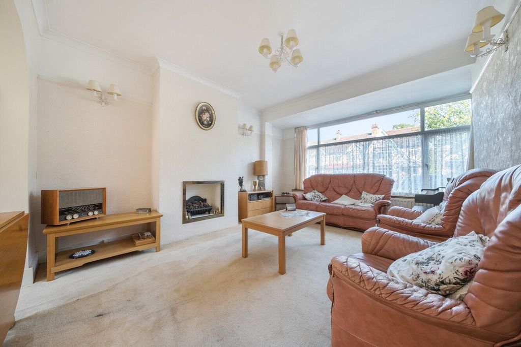 Property photo 2 of 20 Picture No. 27