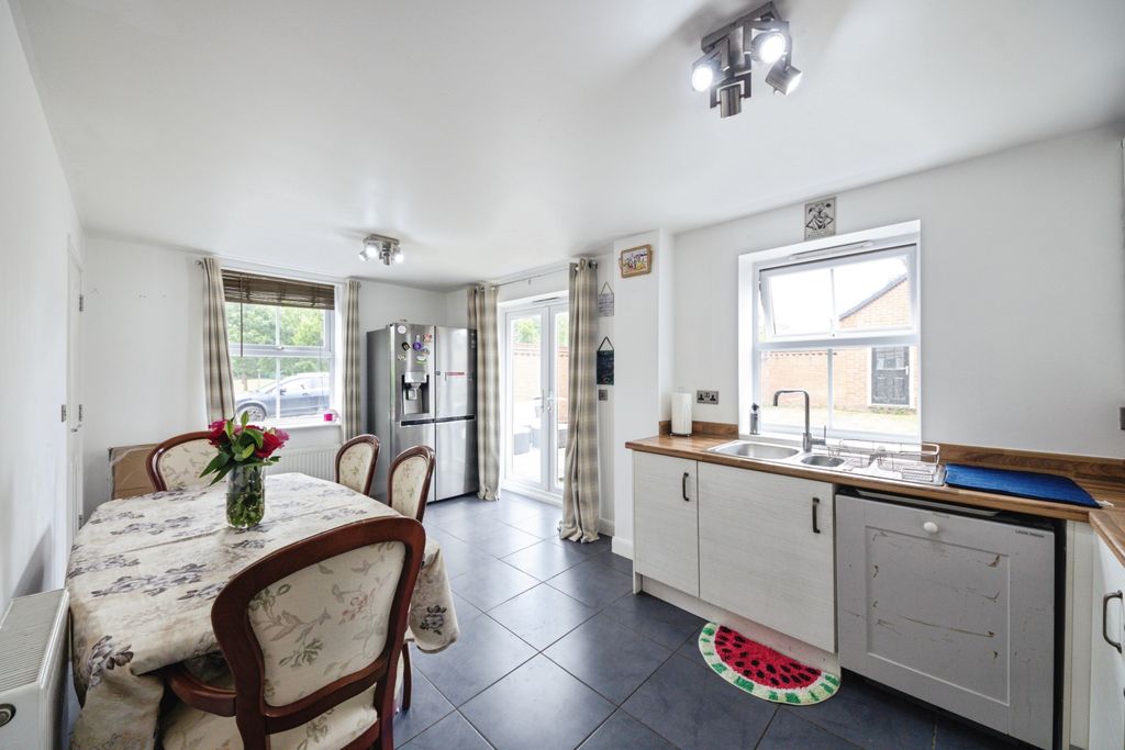 Property photo 3 of 17 Image