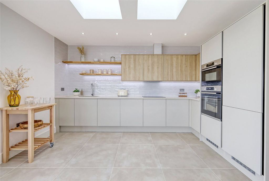 Property photo 3 of 14 Previous Show Home