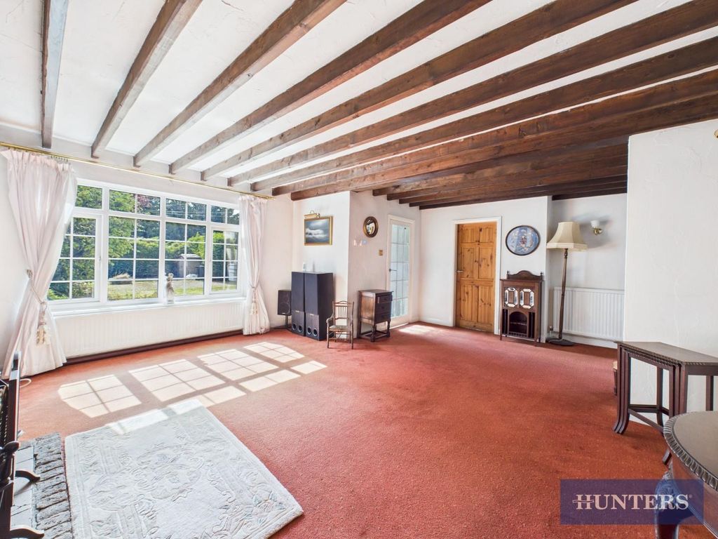 Property photo 3 of 19 Living Room