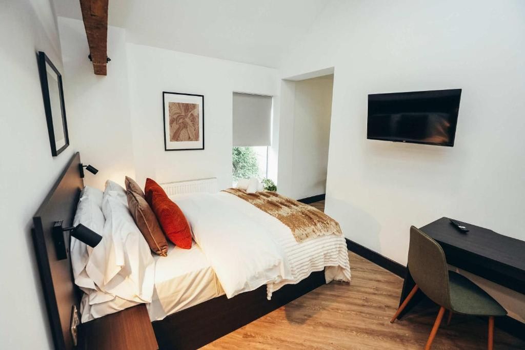 Property photo 1 of 17 Bedroom