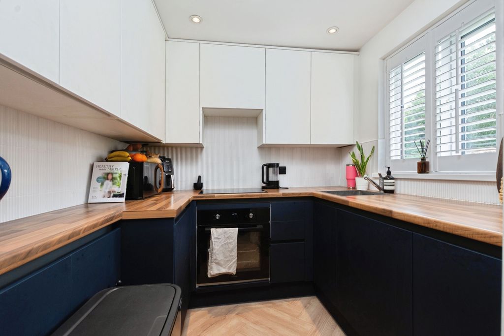 Property photo 2 of 18 Kitchen