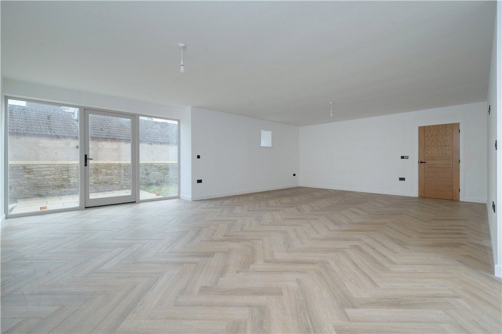 Property photo 3 of 20 Sitting Room