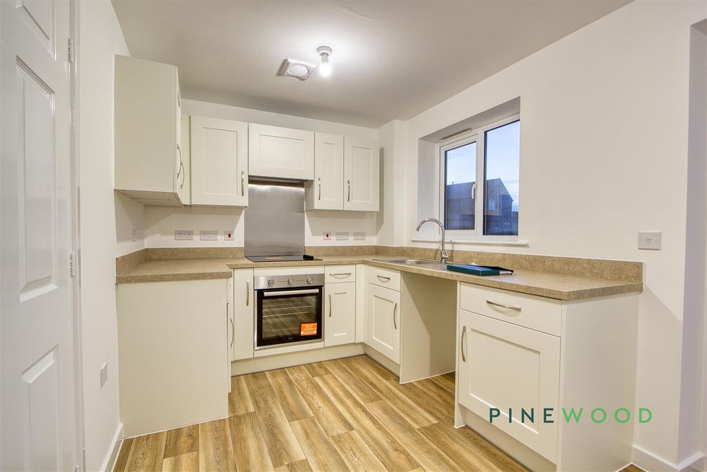 Property photo 3 of 21 Kitchen / Diner