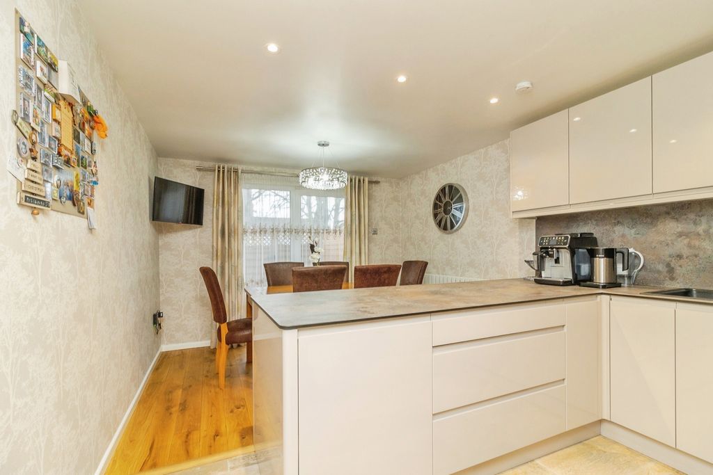 Property photo 3 of 20 Pbox-Img.Jpg