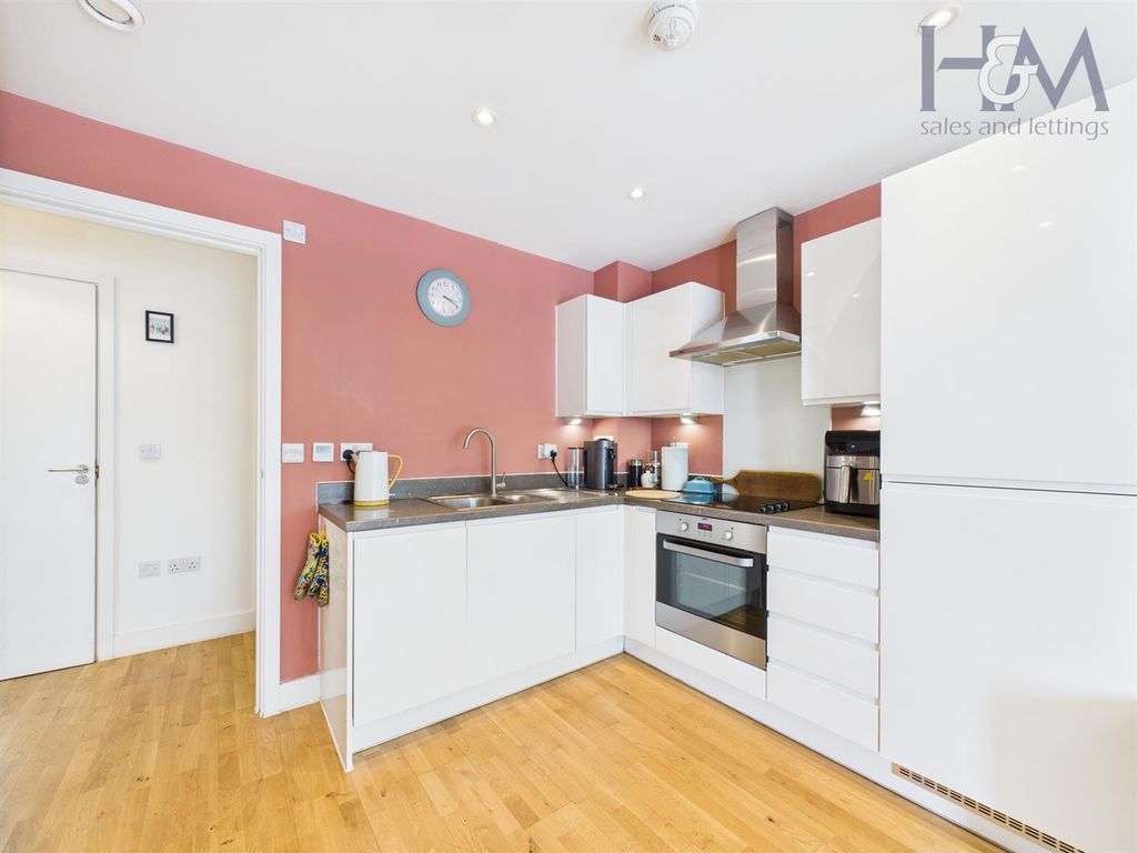 Property photo 3 of 14 Cam02804G0-Pr0323-Still008.Jpg