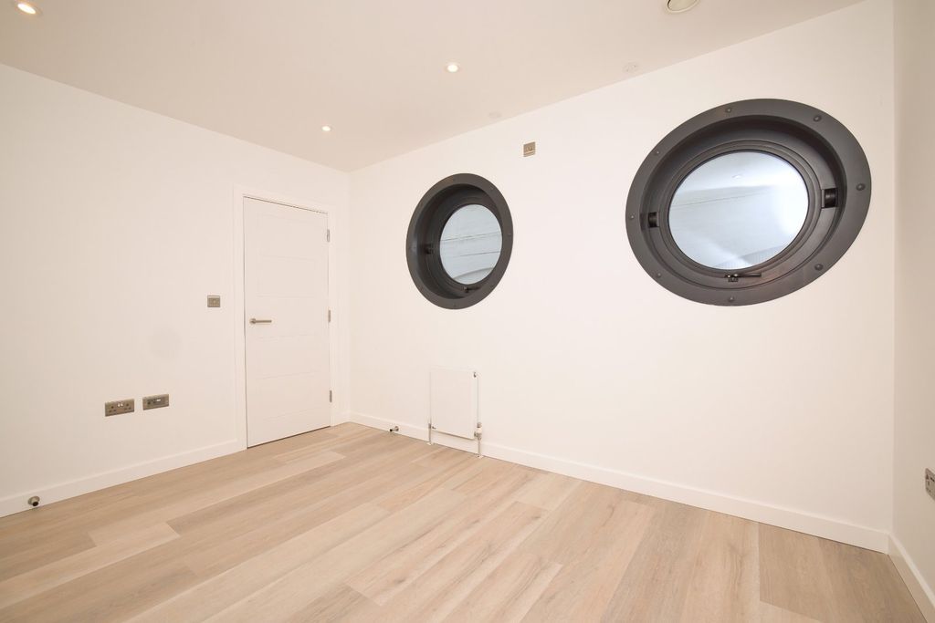 Property photo 3 of 15 Picture 3