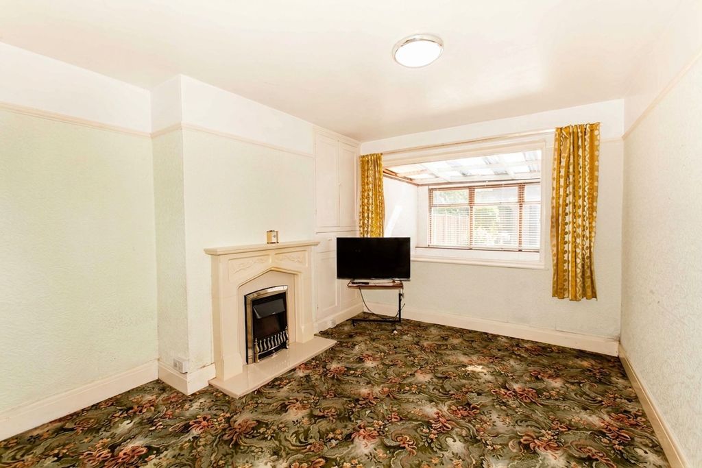Property photo 2 of 25