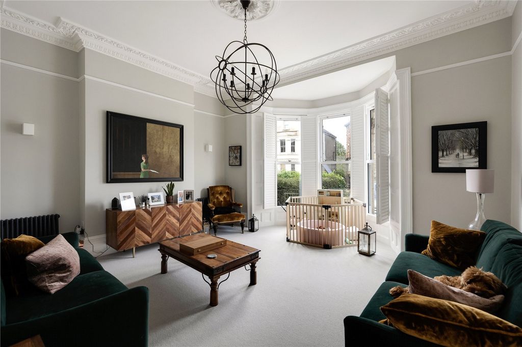 Property photo 2 of 14 Living Room