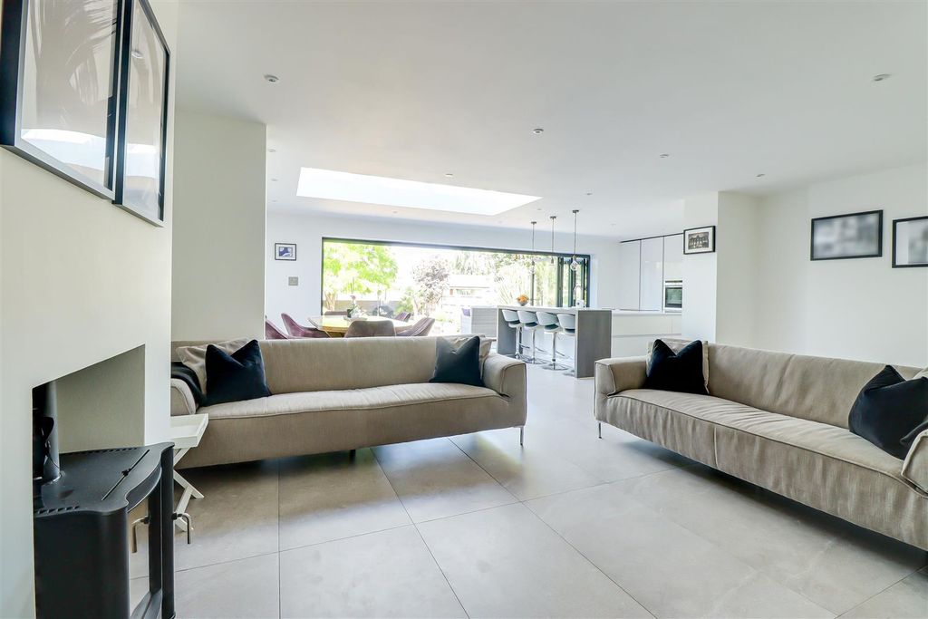 Property photo 3 of 36