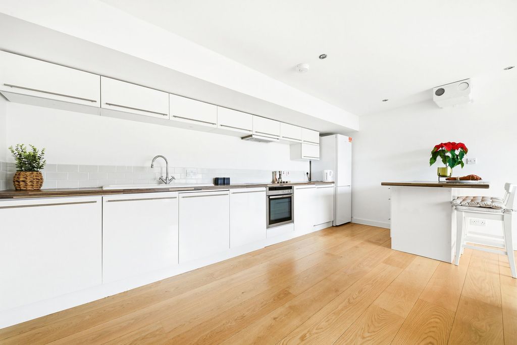 Property photo 3 of 30