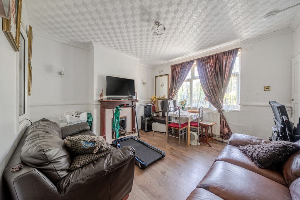 Property photo 3 of 14 1480982-10-6A3A7B...