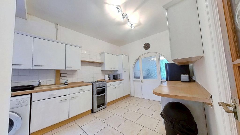 Property photo 2 of 15 Kitchen
