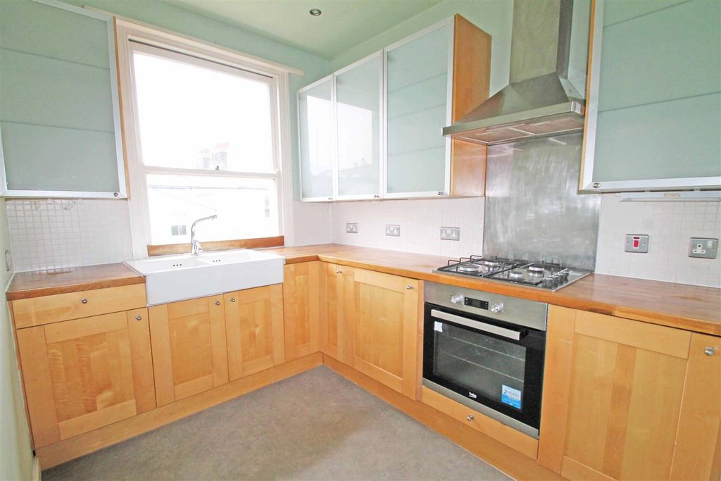 Property photo 2 of 7 Kitchen