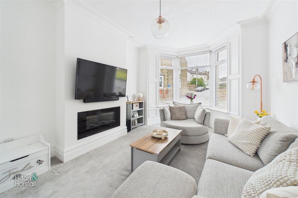 Property photo 2 of 21 Park Avenue