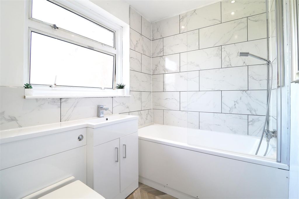 Property photo 3 of 14 Bathroom
