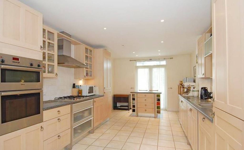 Property photo 3 of 14