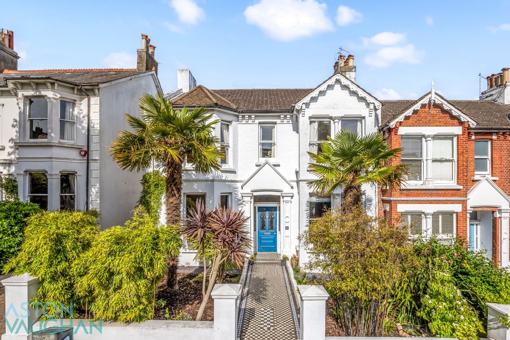 Property photo 1 of 27 5209671