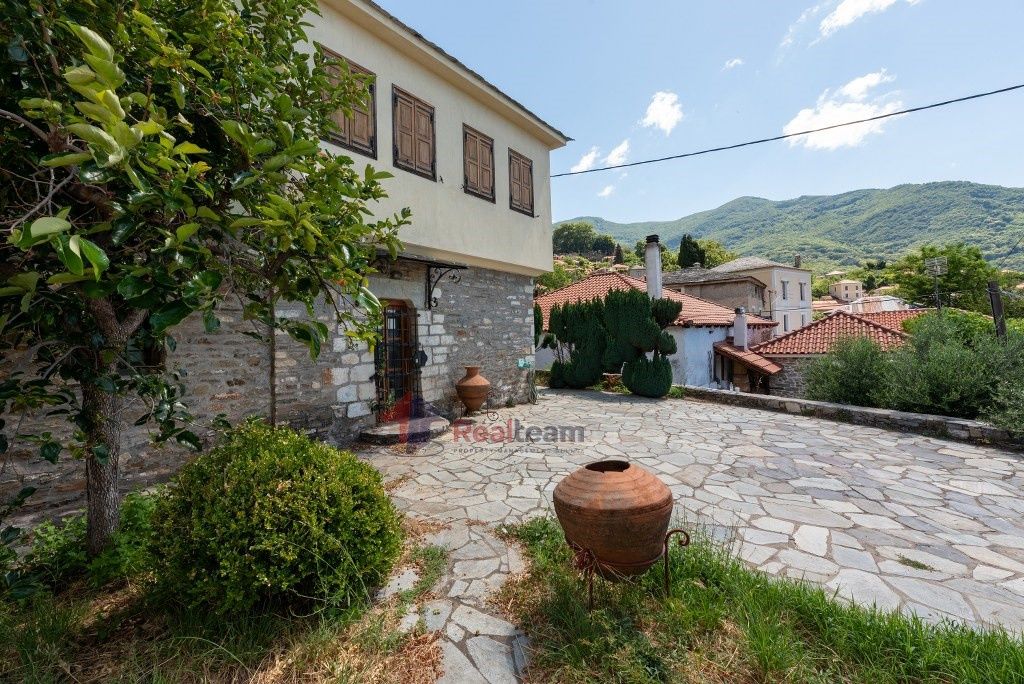 Property photo 3 of 42