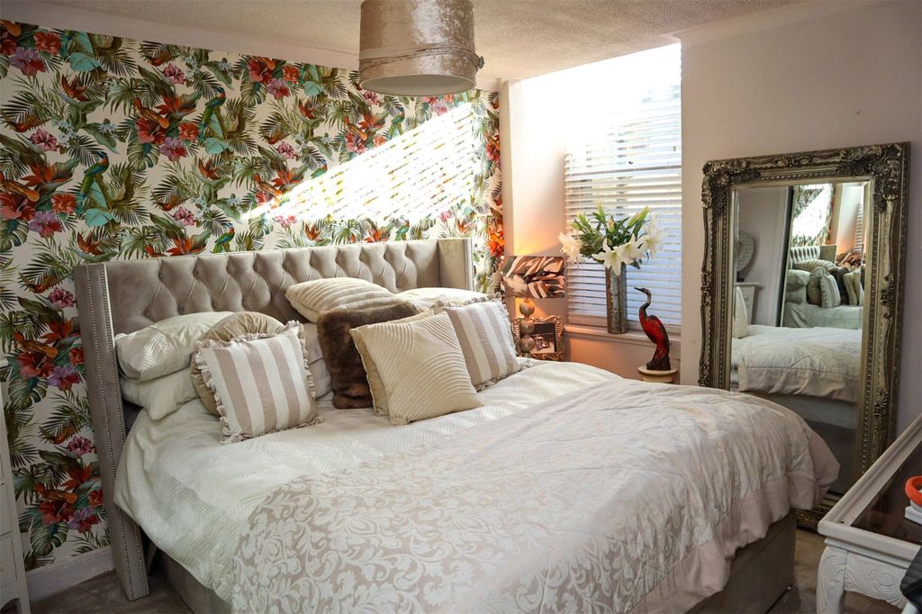 Property photo 3 of 16 Bedroom