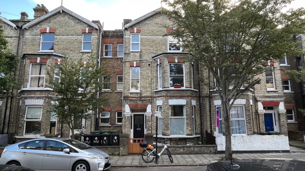 Property photo 1 of 3 Building