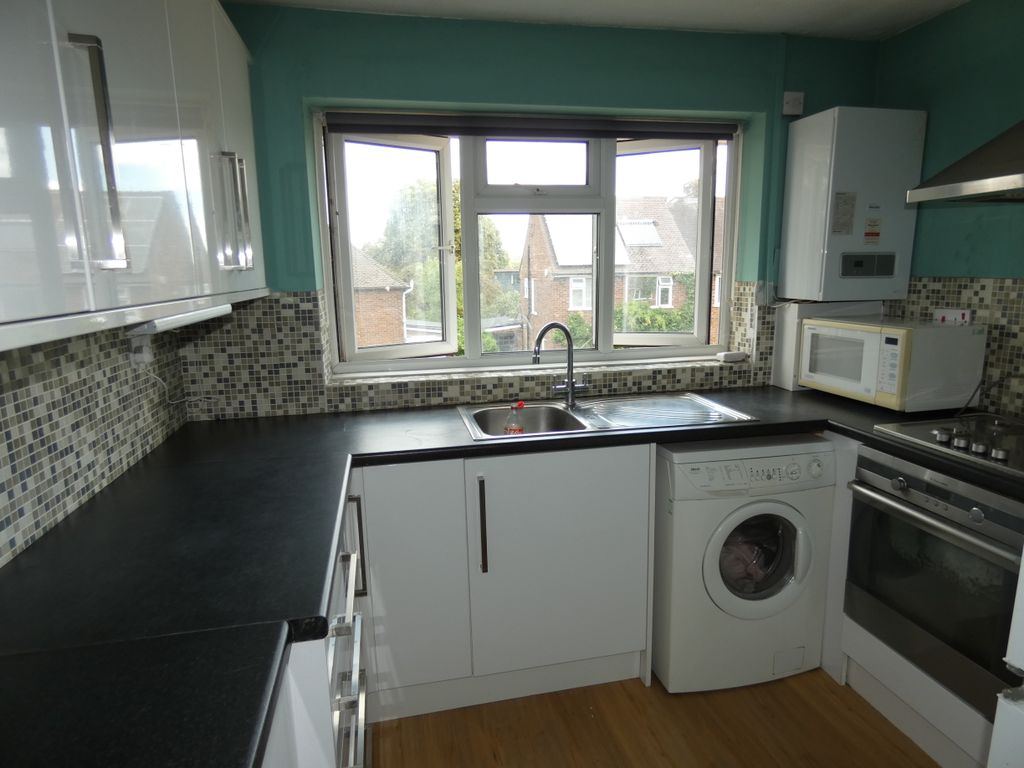 Property photo 3 of 7 Kitchen