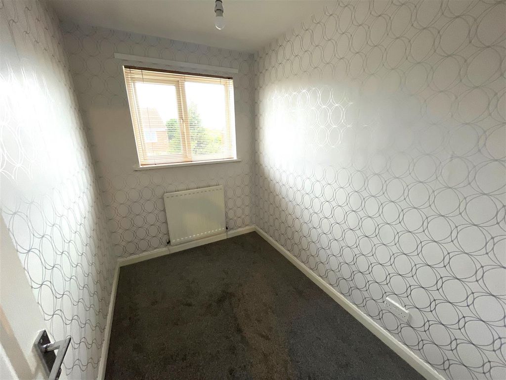 Property photo 3 of 12 Bed 2.Jpg