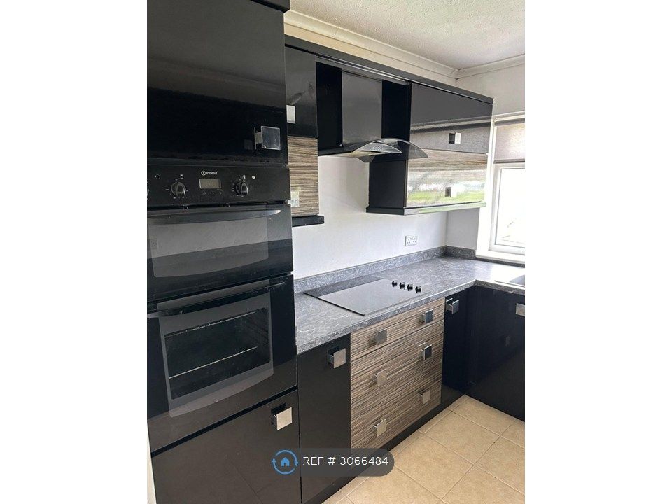 Property photo 2 of 7 Kitchen X1
