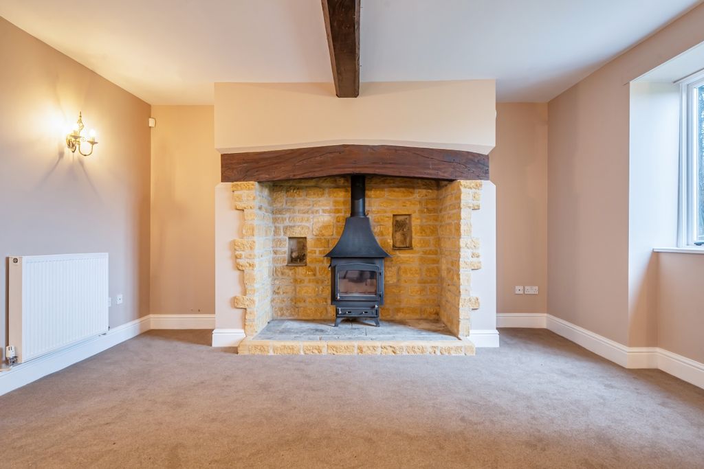 Property photo 3 of 31