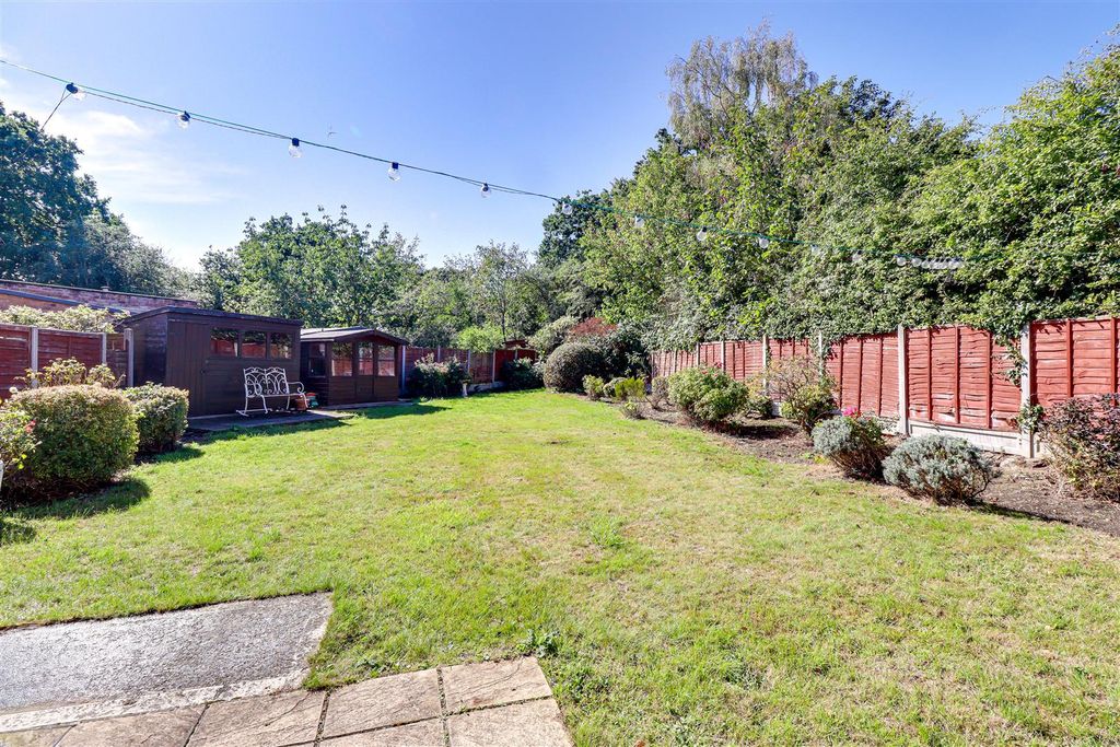 Property photo 2 of 20