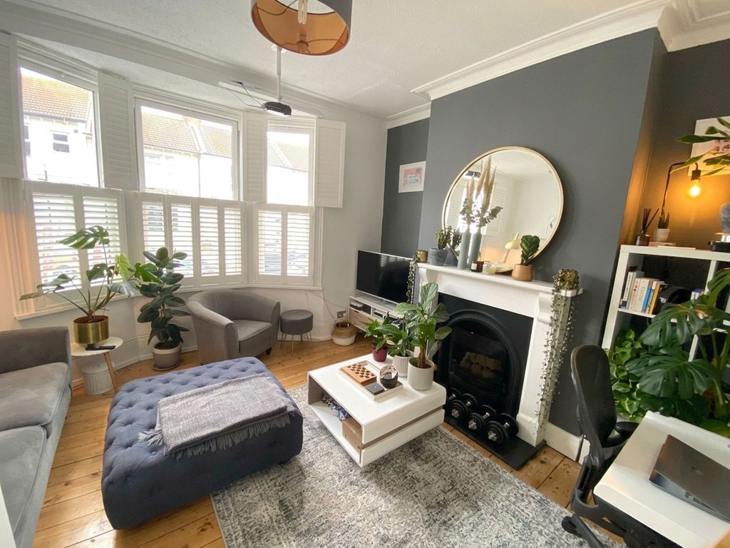 Property photo 1 of 5