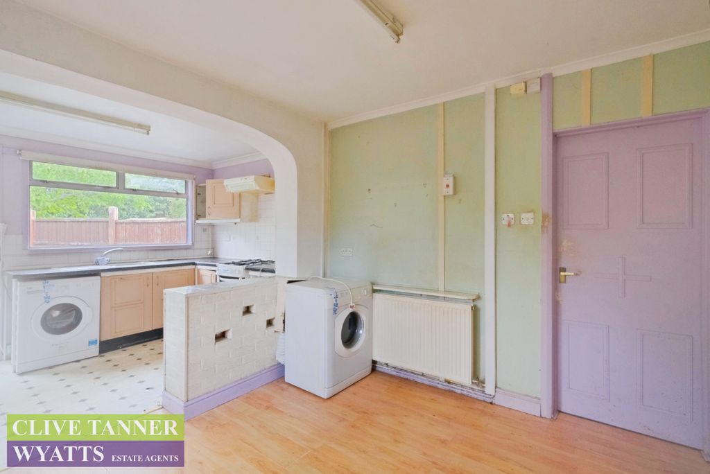 Property photo 3 of 11 Kitchen Dining Room