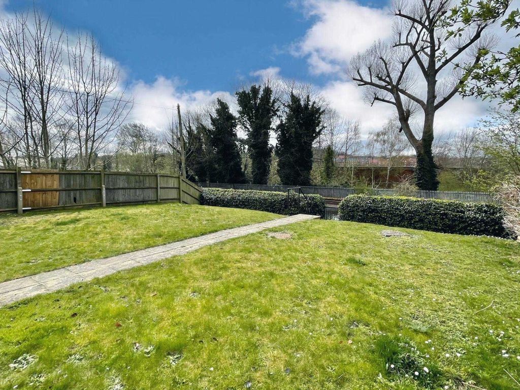 Property photo 3 of 11 Photo