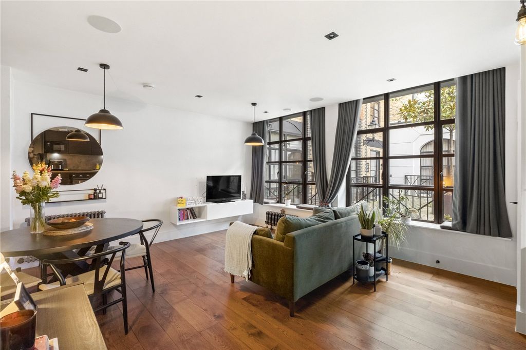 Property photo 3 of 22 Picture No. 05