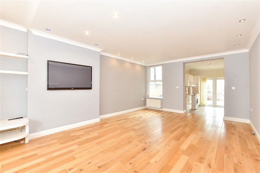 Property photo 3 of 4 Lounge