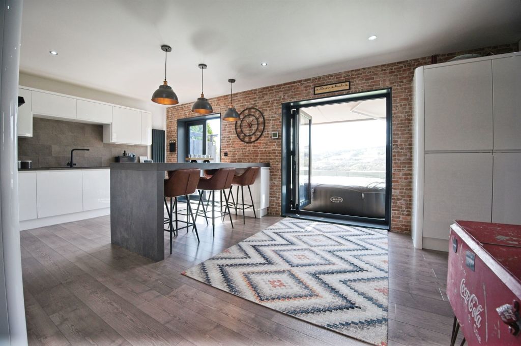 Property photo 3 of 30