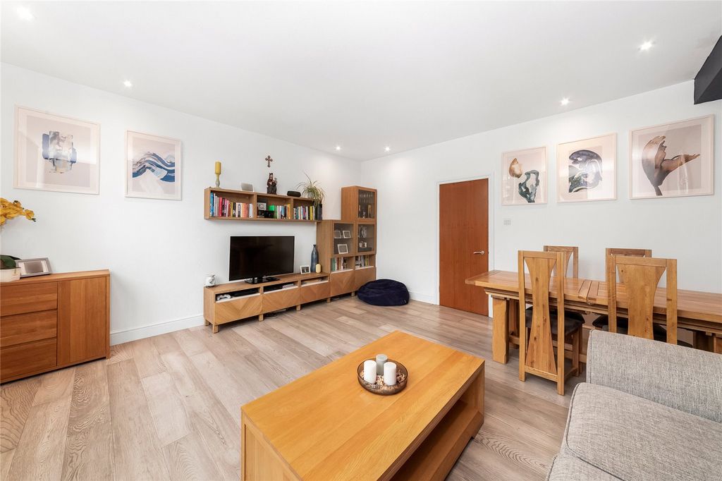 Property photo 2 of 11 Picture No. 23