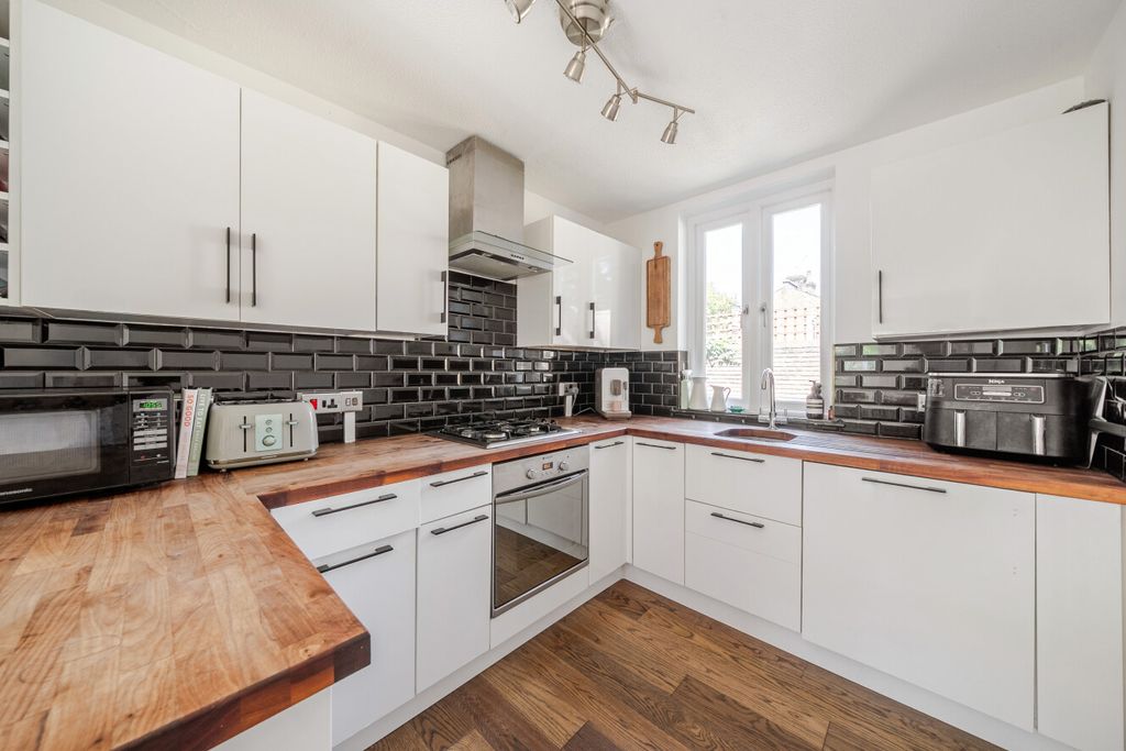 Property photo 2 of 14 1484054-12-6A3E56...