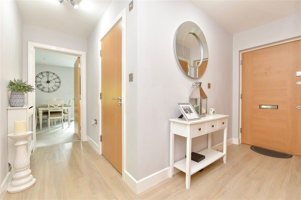 Property photo 3 of 14 Entrance Hall